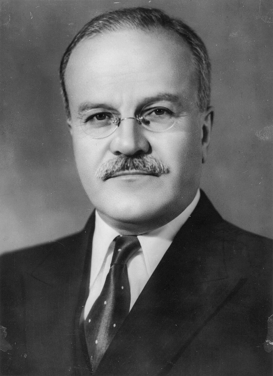 Вячеслав Молотов (1890–1986), нарком иностранных дел СССР, подписал пакт с Германией